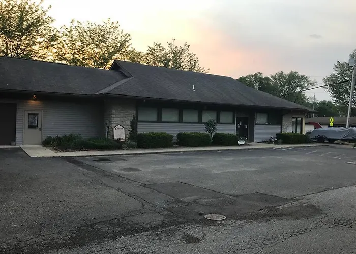 Adorable Buckeye Lake Cottage