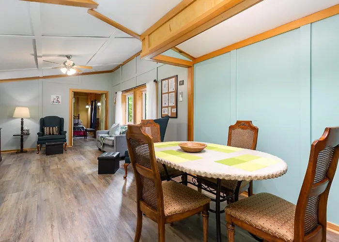 Frog Hollow At Hocking Vacations