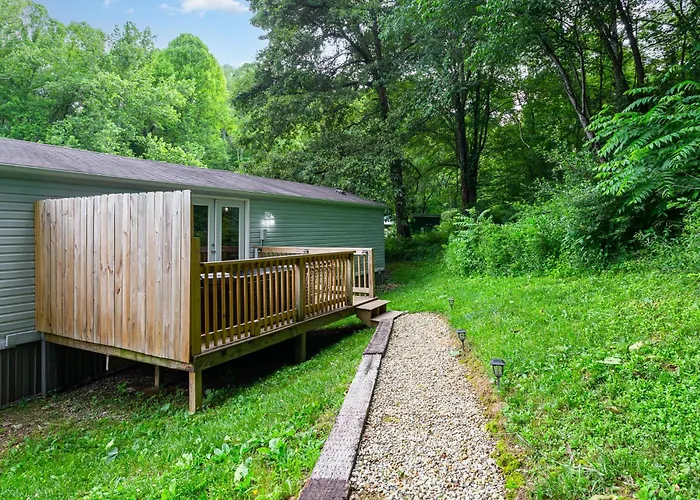 Grey Pines At Hocking Vacations